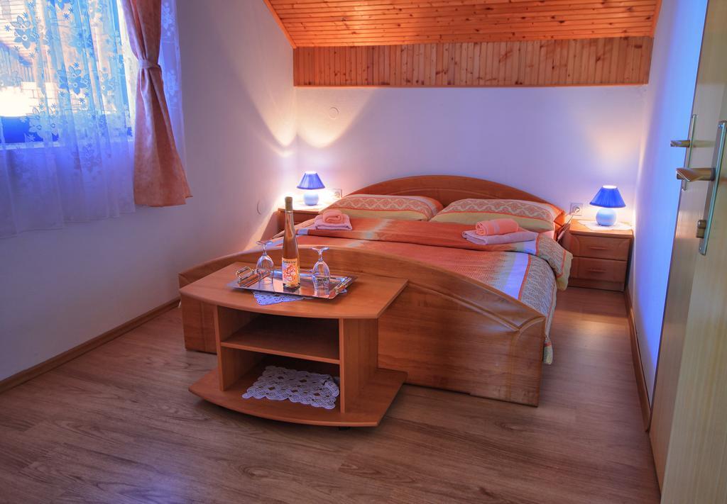 Apartman Josipa Drežnik Grad Exteriör bild