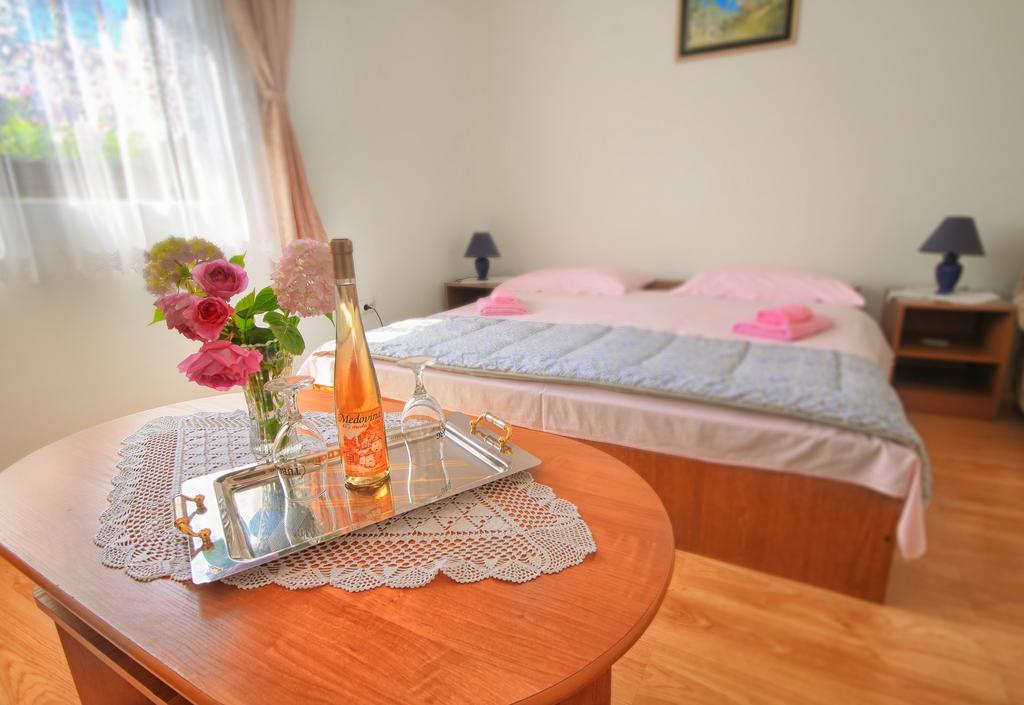 Apartman Josipa Drežnik Grad Exteriör bild