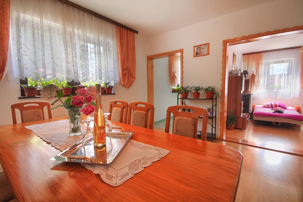 Apartman Josipa Drežnik Grad Exteriör bild