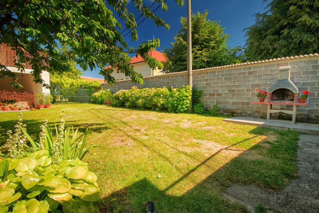 Apartman Josipa Drežnik Grad Exteriör bild