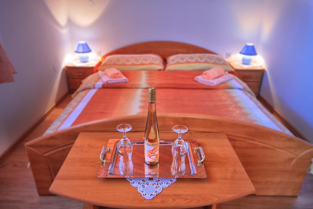 Apartman Josipa Drežnik Grad Exteriör bild